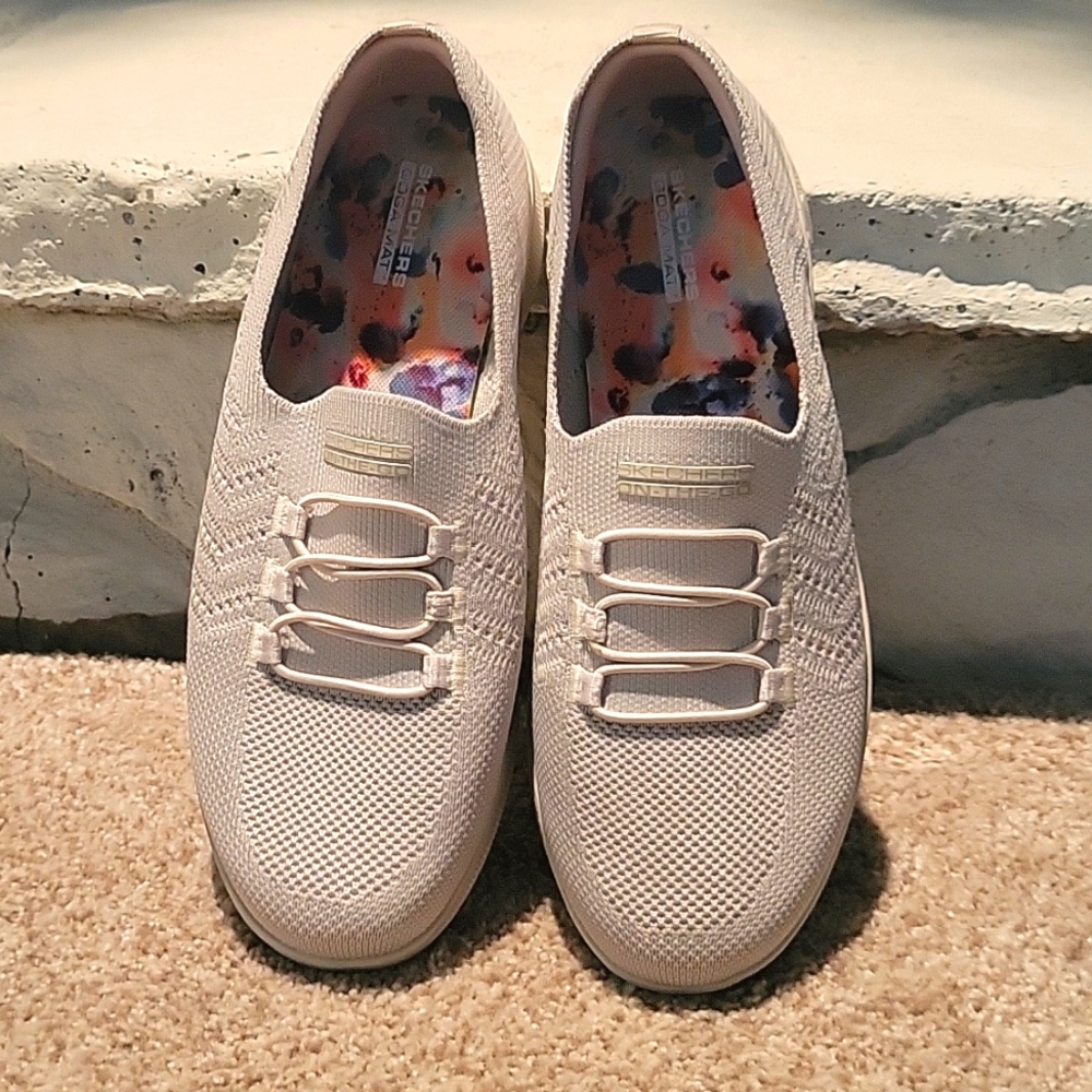 Skechers Goga Mat Women's Slip On Sneakers Size 7.5 Natural Excellent Condition